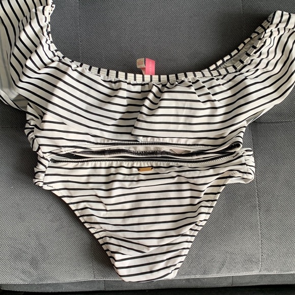 ☀️Weekend SALE☀️VS Swim (T:S-B:XS)- $15 - Picture 5 of 5